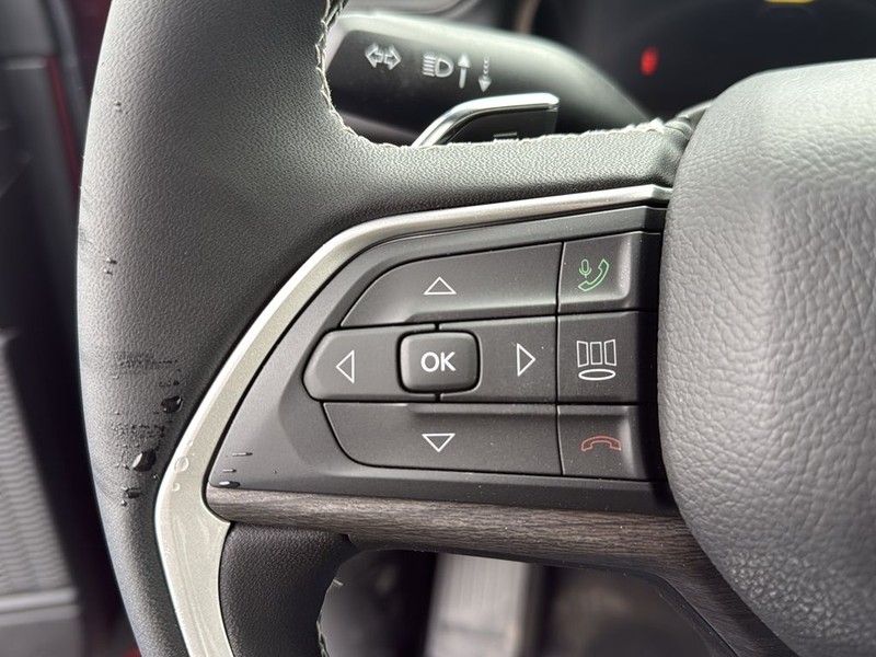 Jeep Grand Cherokee Vehicle Full-screen Gallery Image 9