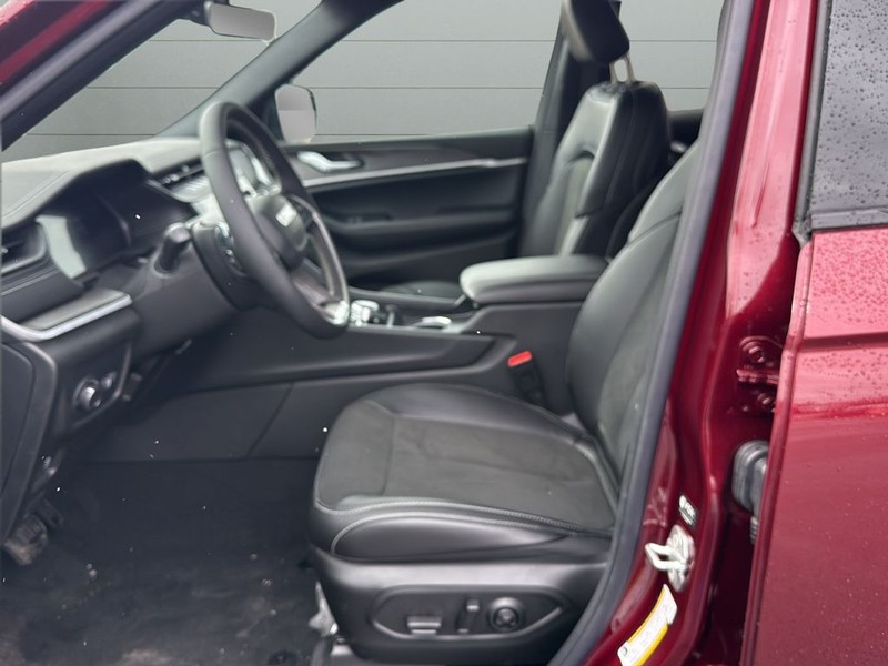 Jeep Grand Cherokee Vehicle Full-screen Gallery Image 10