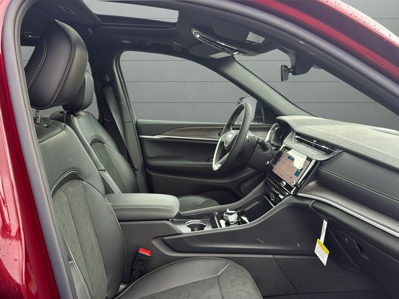 Jeep Grand Cherokee Vehicle Full-screen Gallery Image 15