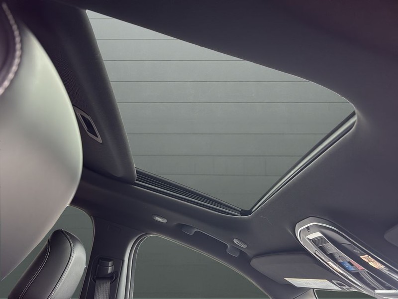 Jeep Grand Cherokee Vehicle Full-screen Gallery Image 16