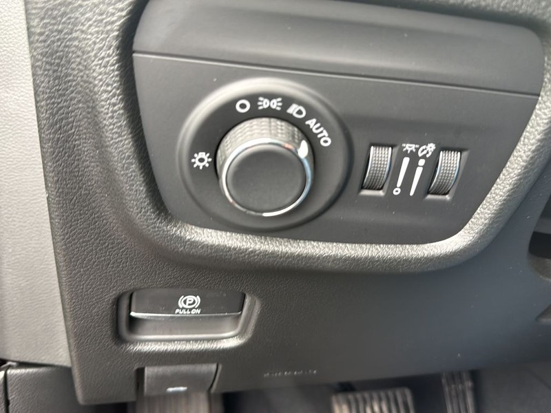 Jeep Grand Cherokee Vehicle Full-screen Gallery Image 19