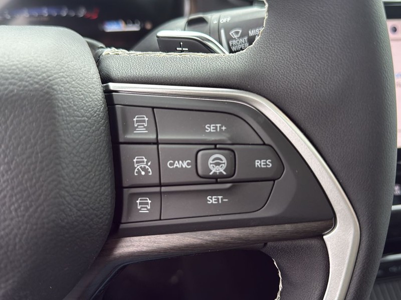 Jeep Grand Cherokee Vehicle Full-screen Gallery Image 20