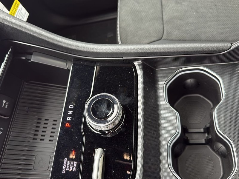 Jeep Grand Cherokee Vehicle Full-screen Gallery Image 22