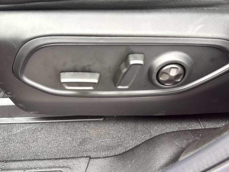 Jeep Grand Cherokee Vehicle Full-screen Gallery Image 28