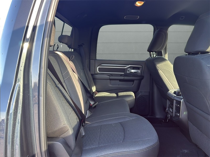 Ram 2500 Vehicle Full-screen Gallery Image 14