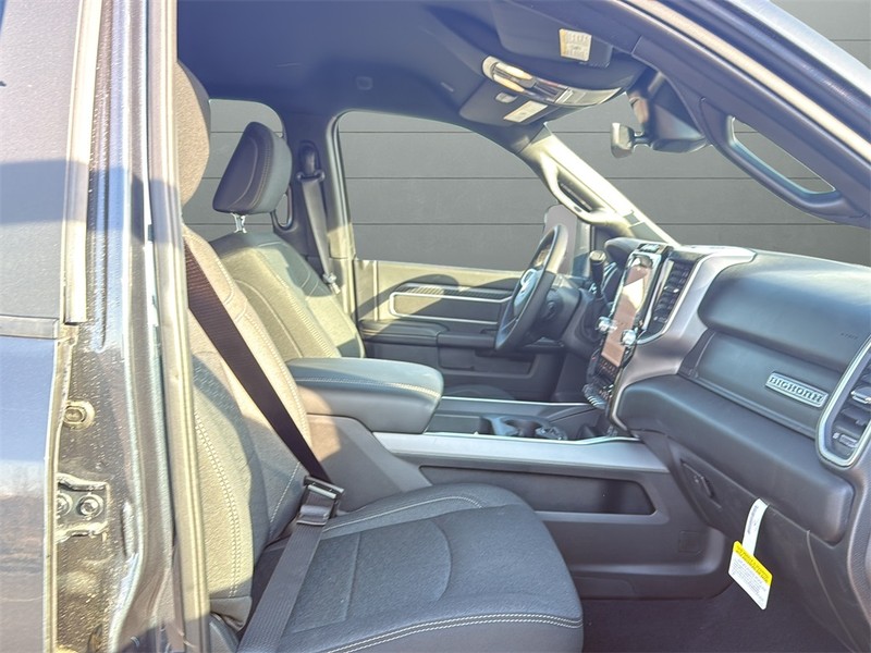 Ram 2500 Vehicle Full-screen Gallery Image 15