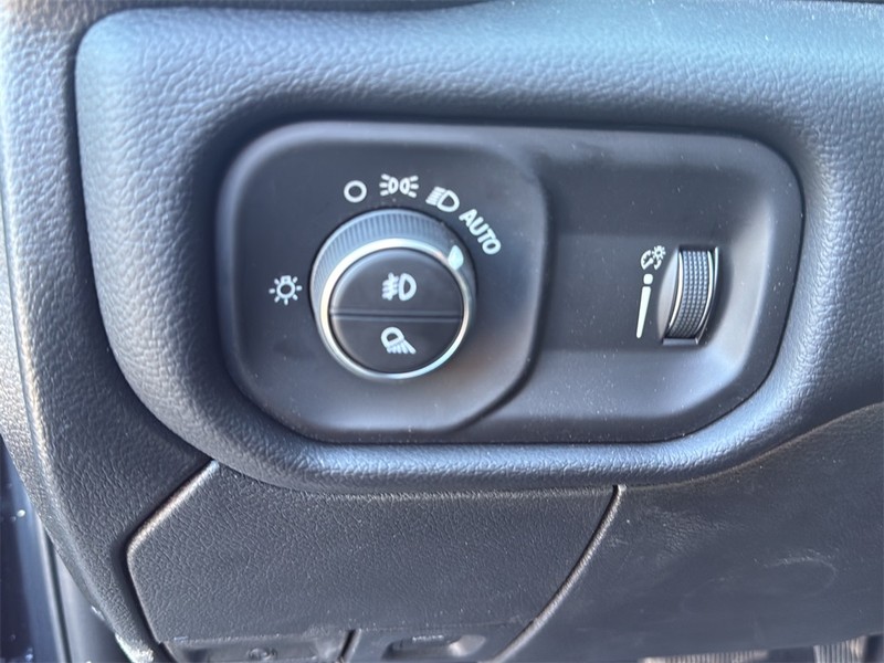 Ram 2500 Vehicle Full-screen Gallery Image 18