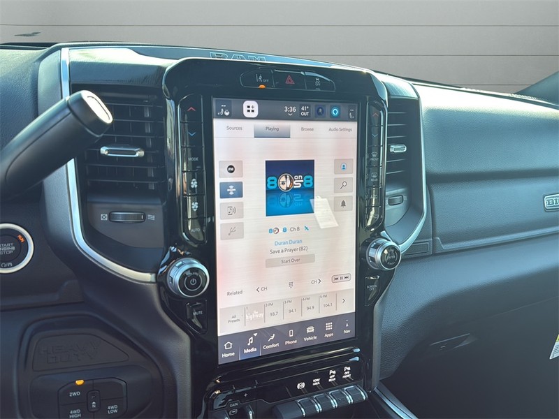 Ram 2500 Vehicle Full-screen Gallery Image 21