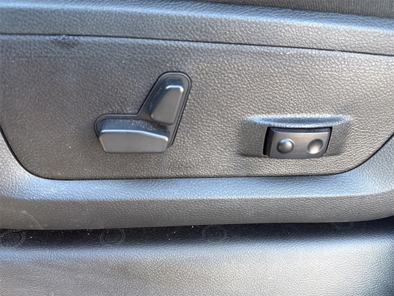 Ram 2500 Vehicle Full-screen Gallery Image 24