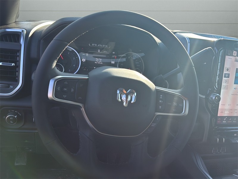 Ram 2500 Vehicle Full-screen Gallery Image 25