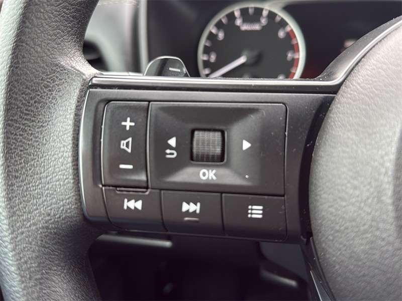 Nissan Rogue Vehicle Full-screen Gallery Image 9