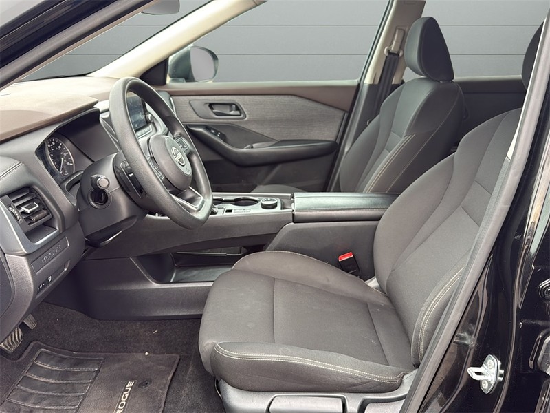 Nissan Rogue Vehicle Full-screen Gallery Image 10