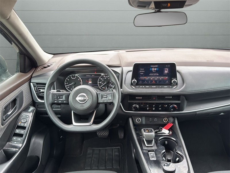 Nissan Rogue Vehicle Full-screen Gallery Image 12