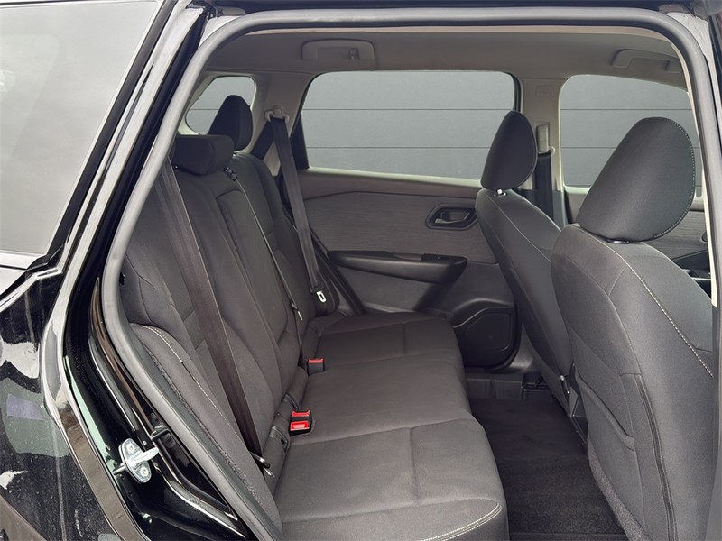 Nissan Rogue Vehicle Full-screen Gallery Image 14