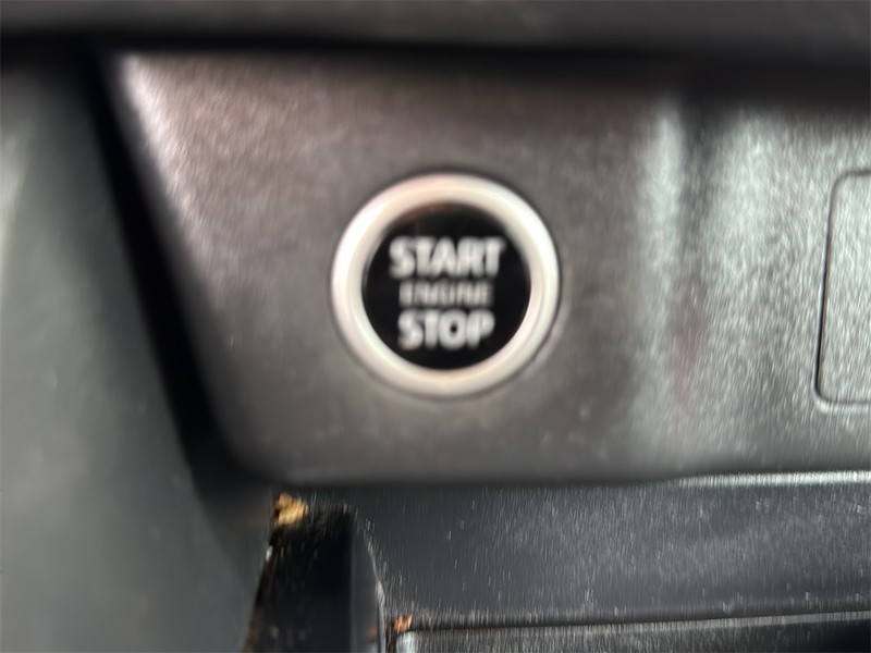 Nissan Rogue Vehicle Full-screen Gallery Image 20