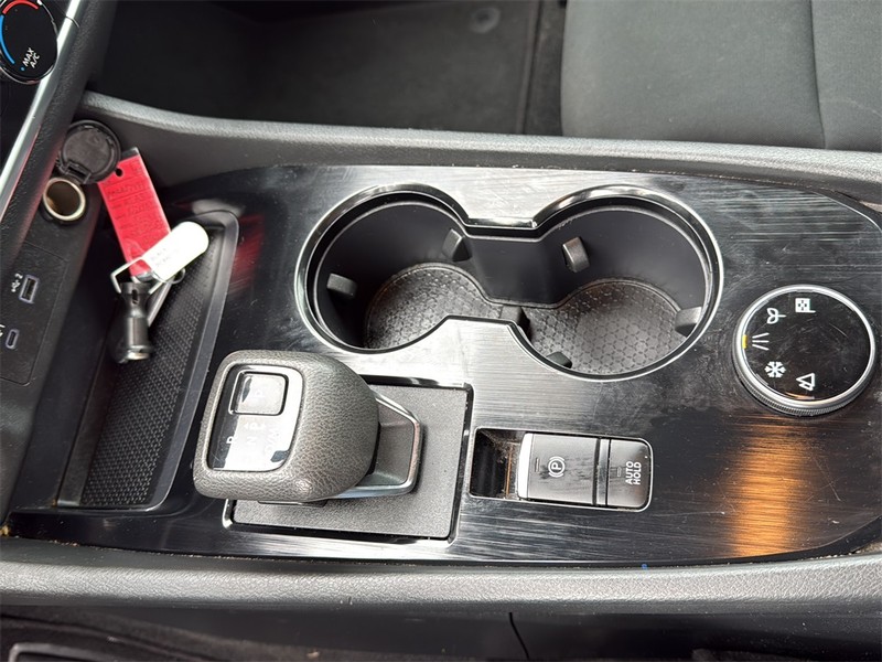 Nissan Rogue Vehicle Full-screen Gallery Image 21