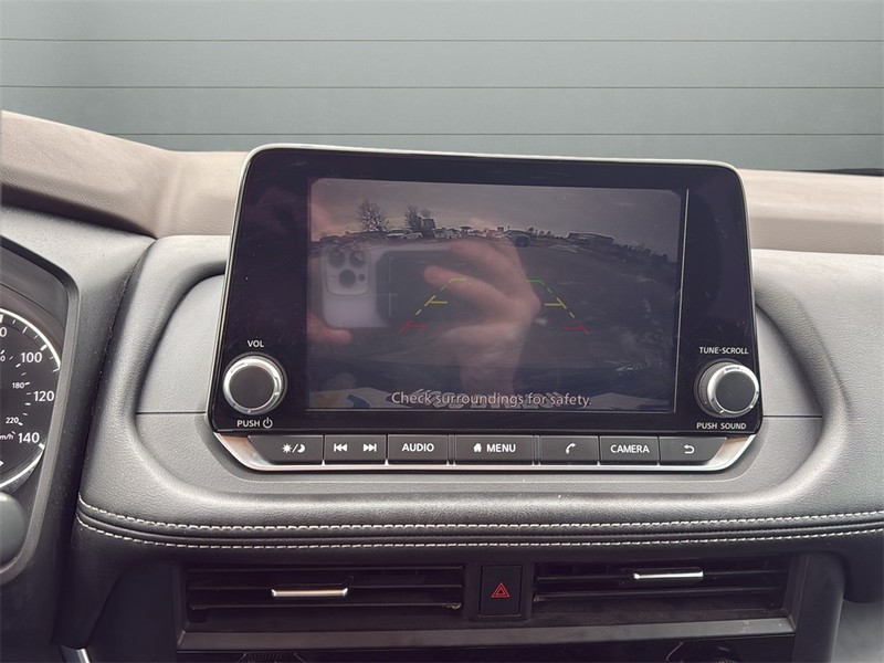 Nissan Rogue Vehicle Full-screen Gallery Image 23