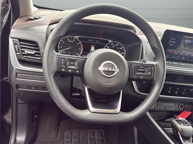 Nissan Rogue Vehicle Full-screen Gallery Image 25