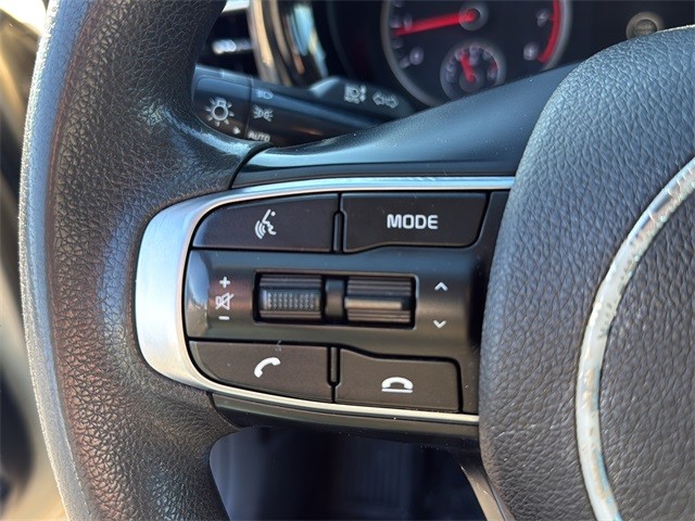 Kia K5 Vehicle Full-screen Gallery Image 9