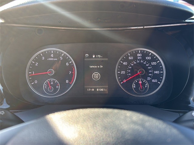 Kia K5 Vehicle Full-screen Gallery Image 13