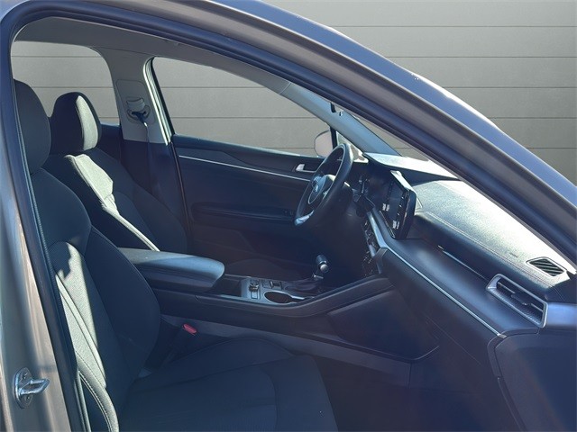 Kia K5 Vehicle Full-screen Gallery Image 14