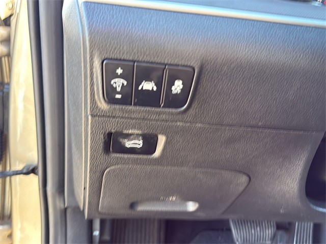 Kia K5 Vehicle Full-screen Gallery Image 16