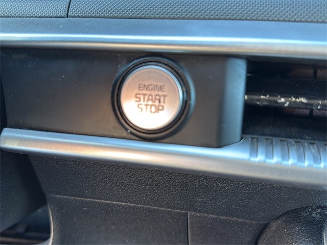 Kia K5 Vehicle Full-screen Gallery Image 18