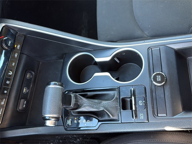 Kia K5 Vehicle Full-screen Gallery Image 19