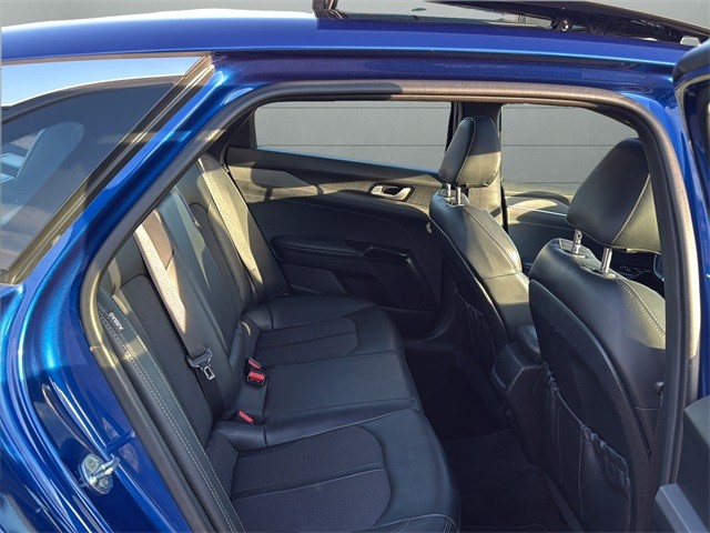 Kia K5 Vehicle Full-screen Gallery Image 14