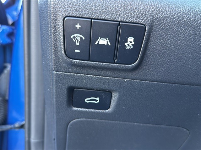 Kia K5 Vehicle Full-screen Gallery Image 18