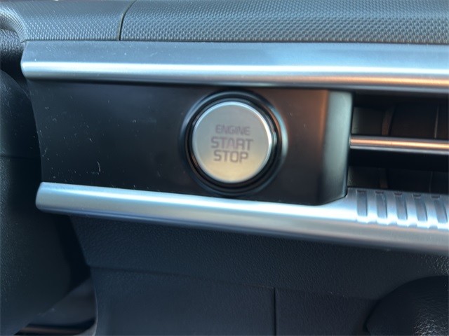 Kia K5 Vehicle Full-screen Gallery Image 20