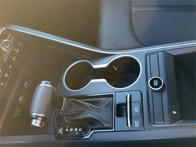 Kia K5 Vehicle Full-screen Gallery Image 21