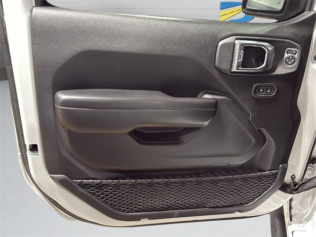 Jeep Wrangler Vehicle Full-screen Gallery Image 11