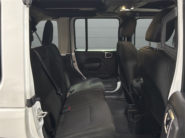 Jeep Wrangler Vehicle Full-screen Gallery Image 14