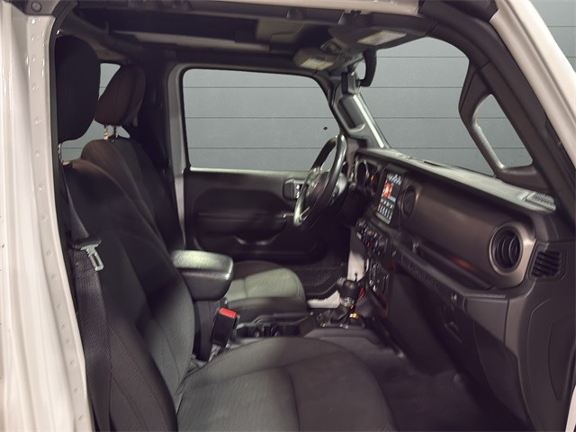 Jeep Wrangler Vehicle Full-screen Gallery Image 15