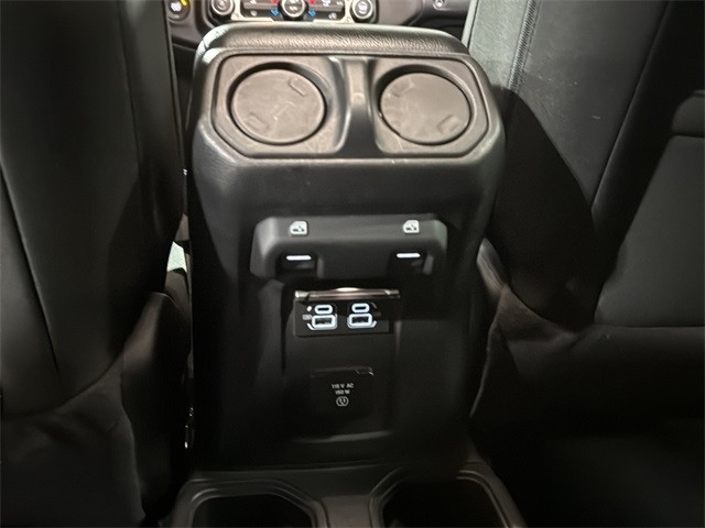 Jeep Wrangler Vehicle Full-screen Gallery Image 17