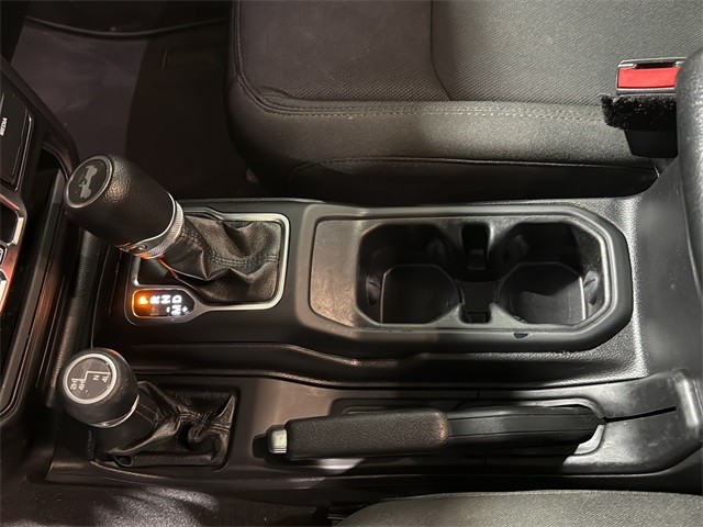 Jeep Wrangler Vehicle Full-screen Gallery Image 21