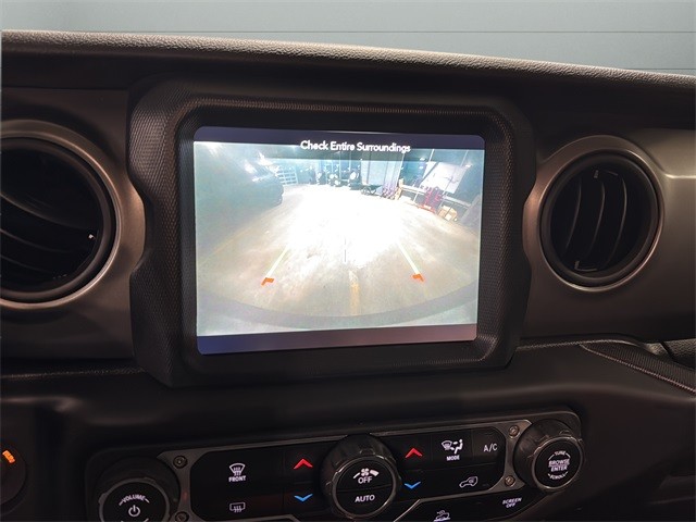 Jeep Wrangler Vehicle Full-screen Gallery Image 23