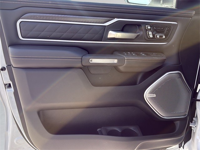 Ram 1500 Vehicle Full-screen Gallery Image 11