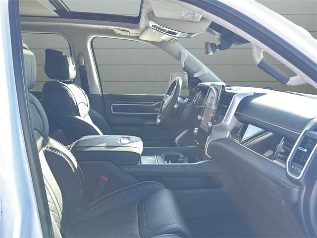 Ram 1500 Vehicle Full-screen Gallery Image 15