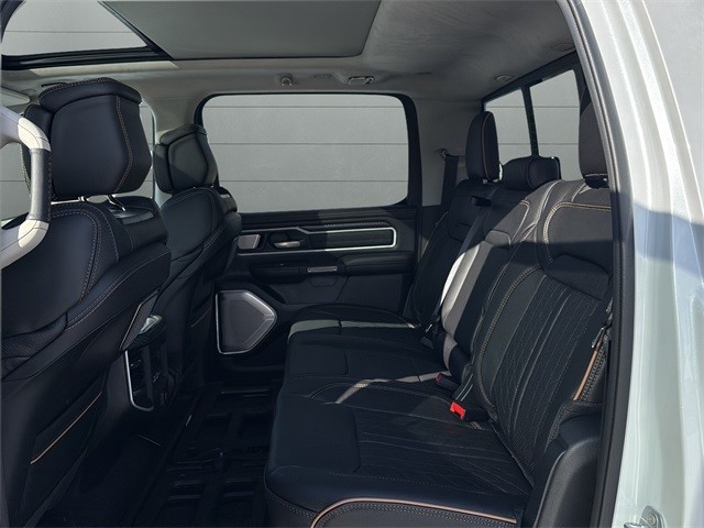 Ram 1500 Vehicle Full-screen Gallery Image 17