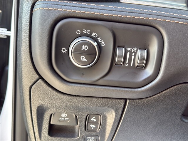 Ram 1500 Vehicle Full-screen Gallery Image 19