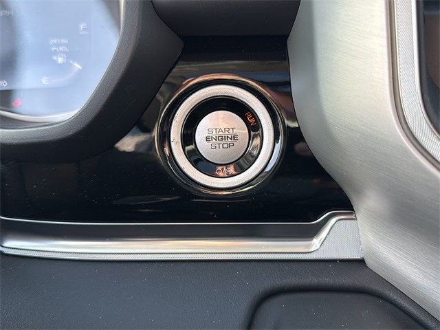 Ram 1500 Vehicle Full-screen Gallery Image 21