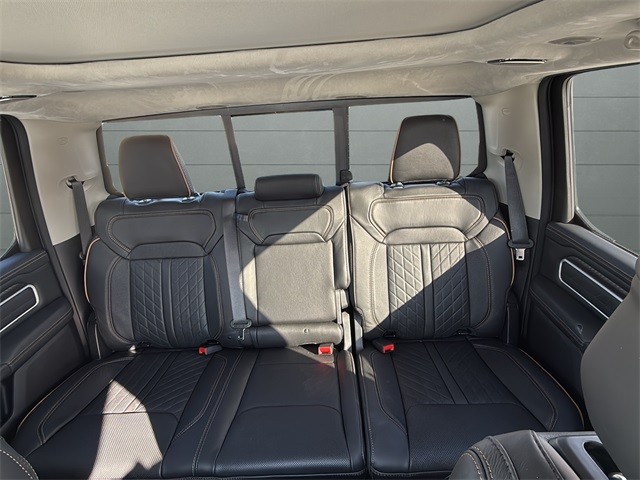 Ram 1500 Vehicle Full-screen Gallery Image 28