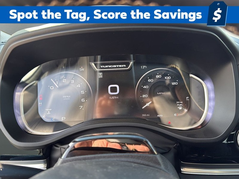 Ram 1500 Vehicle Full-screen Gallery Image 13