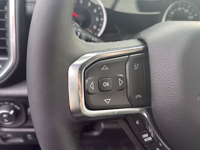 Ram 1500 Vehicle Full-screen Gallery Image 9