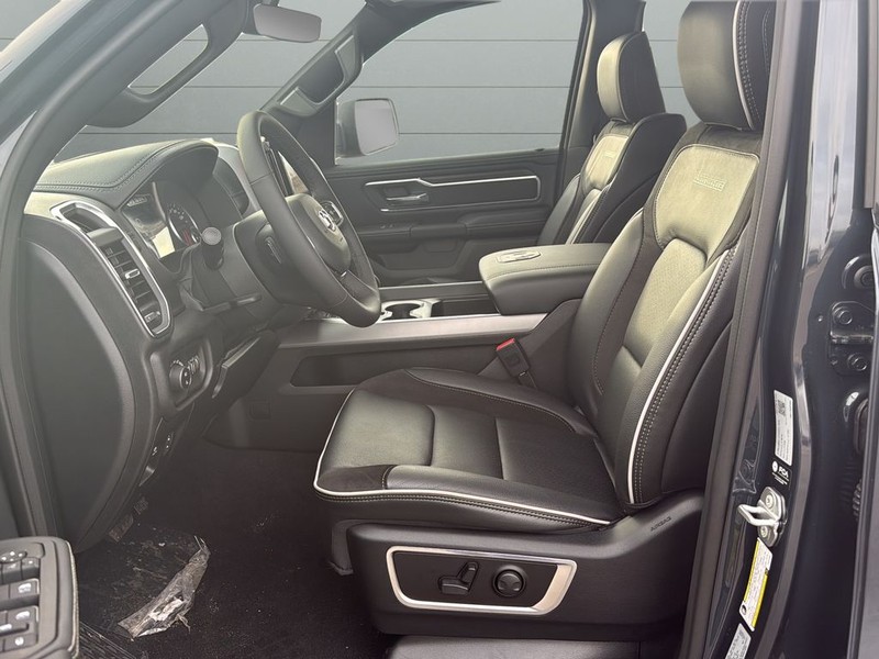 Ram 1500 Vehicle Full-screen Gallery Image 10