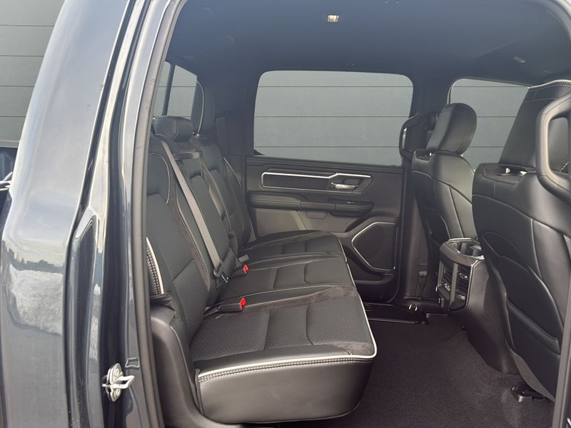 Ram 1500 Vehicle Full-screen Gallery Image 14