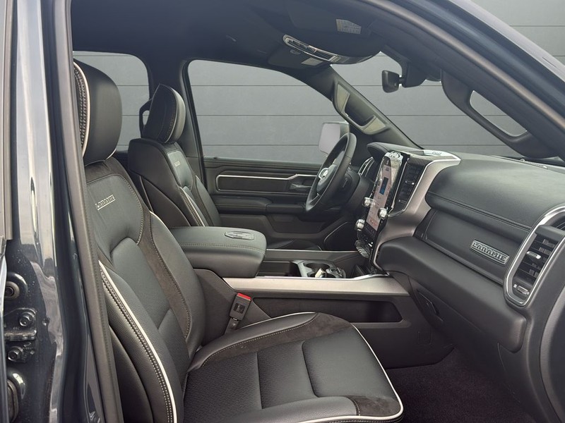 Ram 1500 Vehicle Full-screen Gallery Image 15