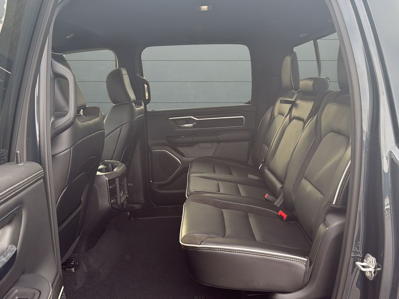 Ram 1500 Vehicle Full-screen Gallery Image 16